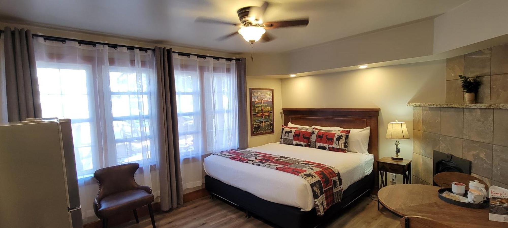 Crandell Mountain Lodge Waterton Park Bagian luar foto