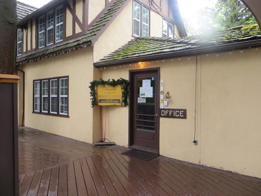 Crandell Mountain Lodge Waterton Park Bagian luar foto