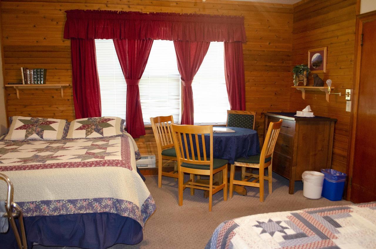 Crandell Mountain Lodge Waterton Park Bagian luar foto