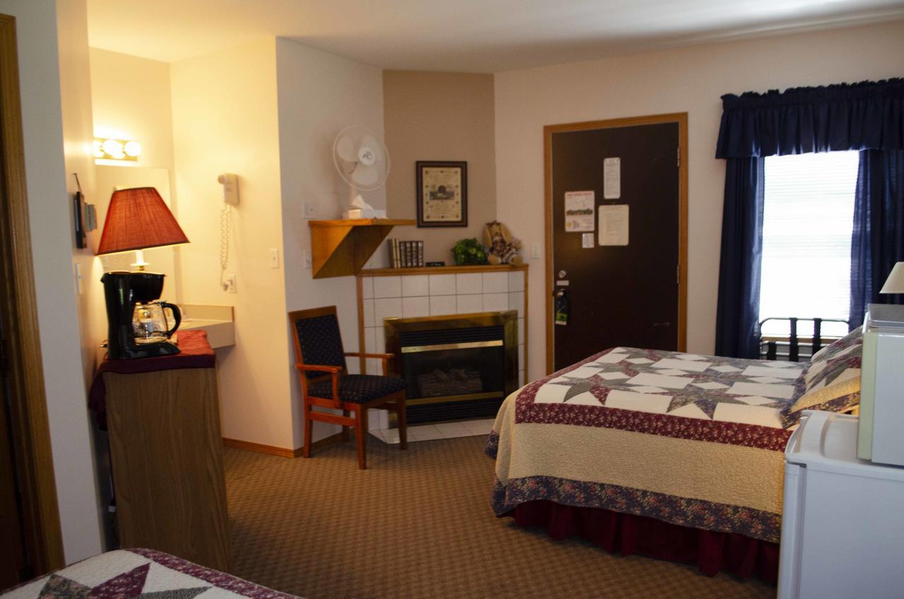 Crandell Mountain Lodge Waterton Park Bagian luar foto