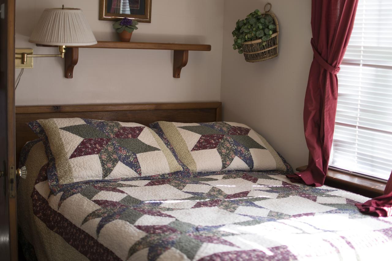 Crandell Mountain Lodge Waterton Park Bagian luar foto