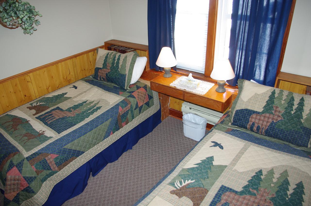 Crandell Mountain Lodge Waterton Park Bagian luar foto
