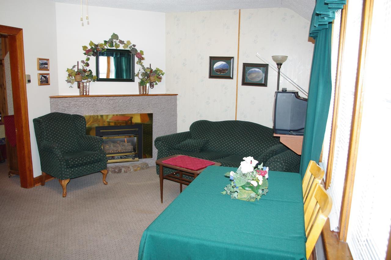 Crandell Mountain Lodge Waterton Park Bagian luar foto