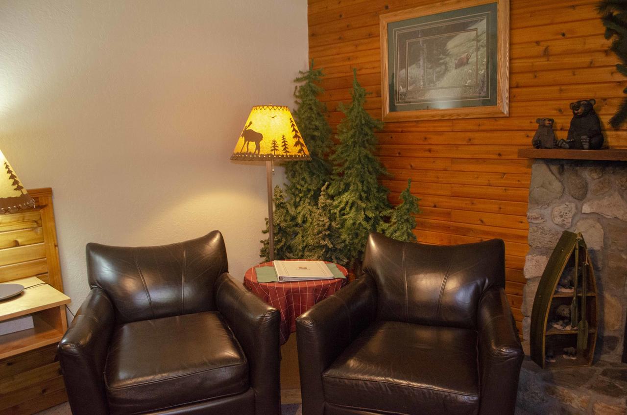 Crandell Mountain Lodge Waterton Park Bagian luar foto