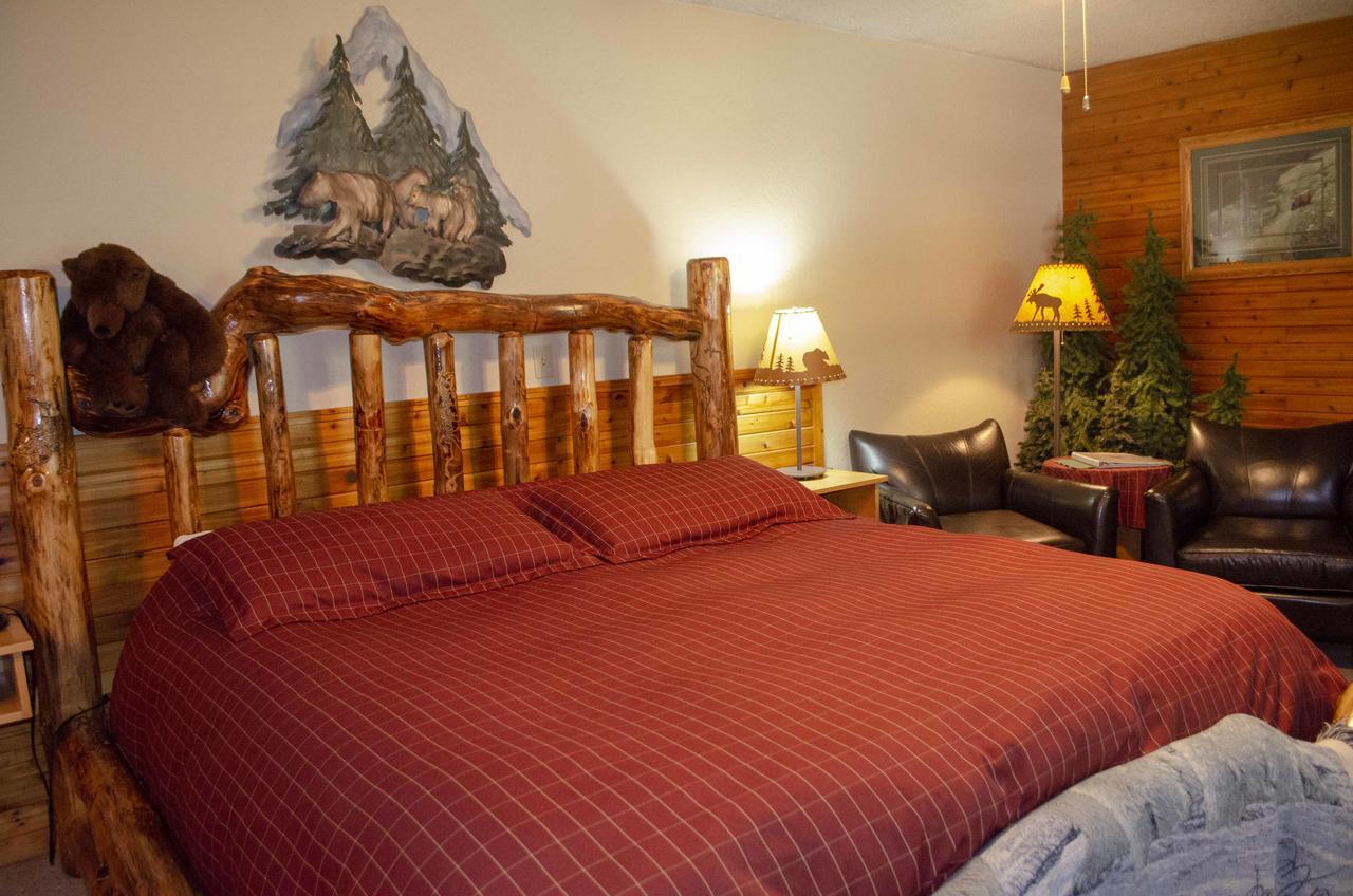 Crandell Mountain Lodge Waterton Park Bagian luar foto
