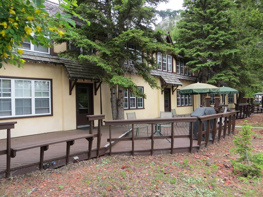 Crandell Mountain Lodge Waterton Park Bagian luar foto