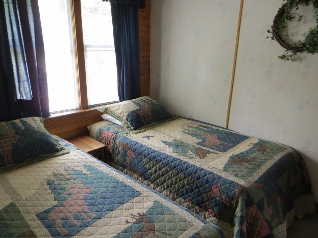 Crandell Mountain Lodge Waterton Park Bagian luar foto