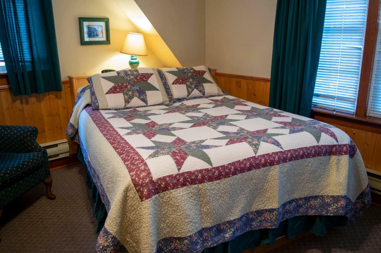 Crandell Mountain Lodge Waterton Park Bagian luar foto
