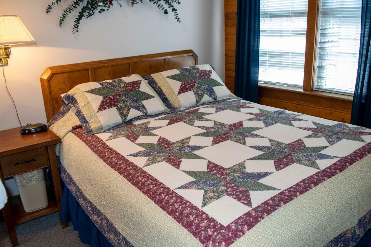 Crandell Mountain Lodge Waterton Park Bagian luar foto