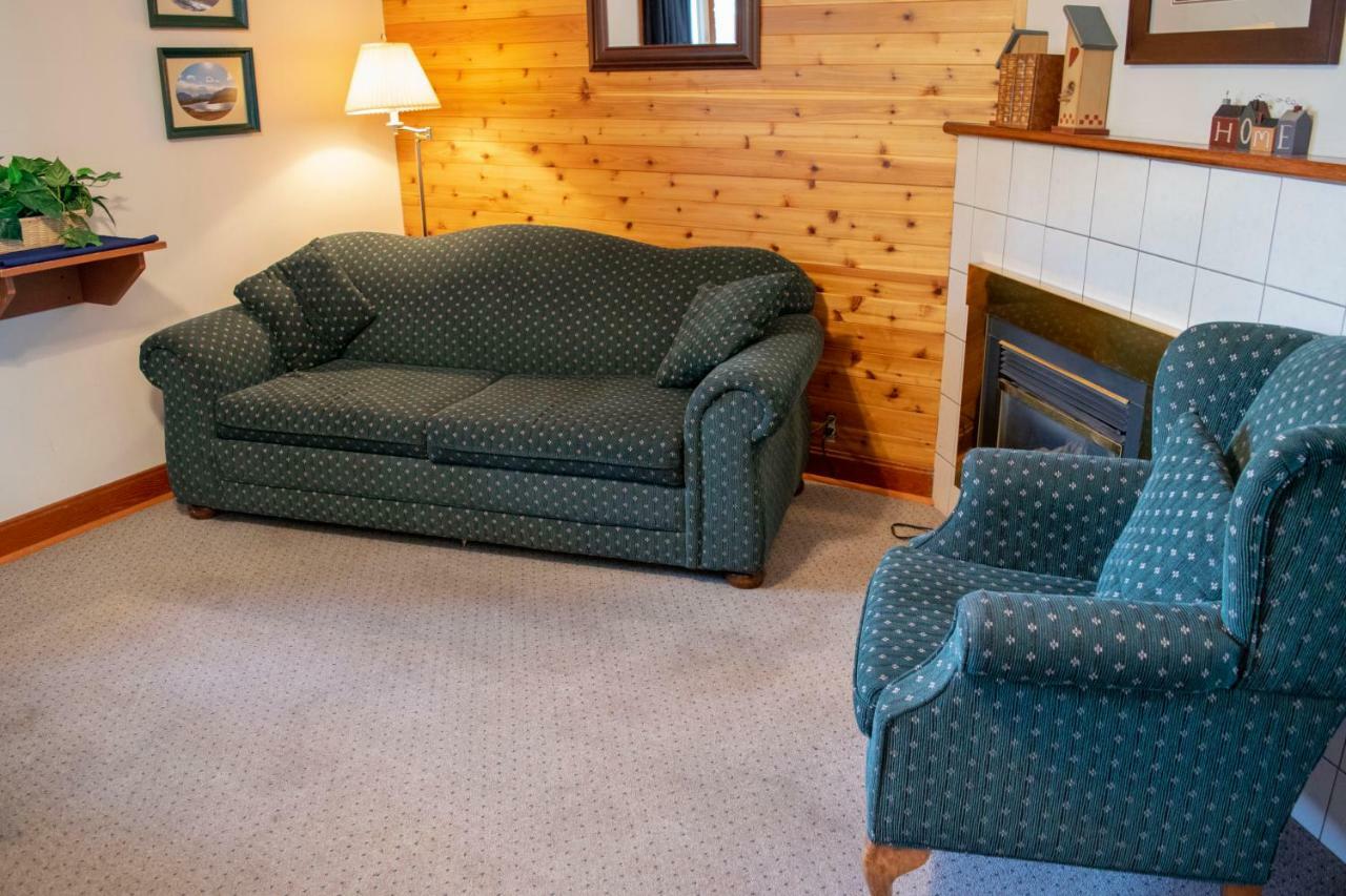Crandell Mountain Lodge Waterton Park Bagian luar foto
