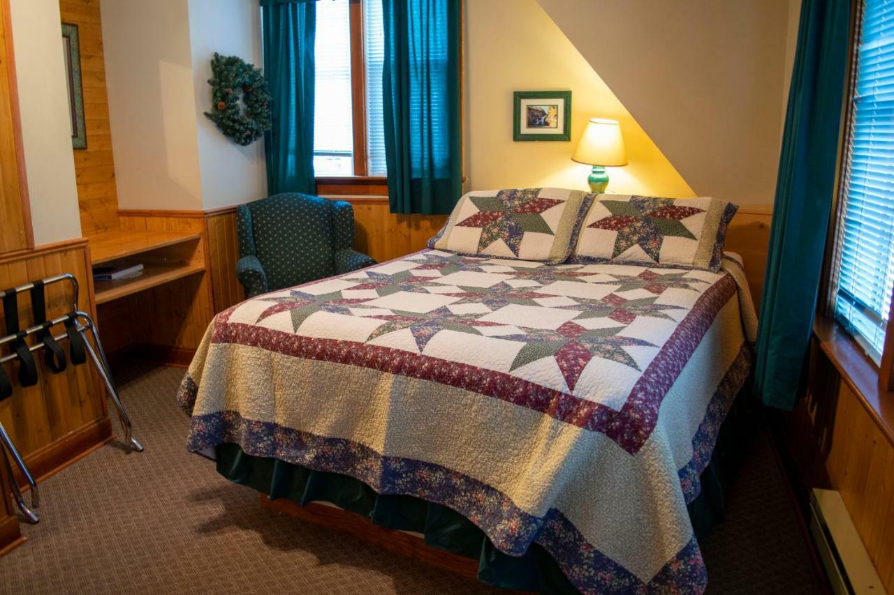 Crandell Mountain Lodge Waterton Park Bagian luar foto