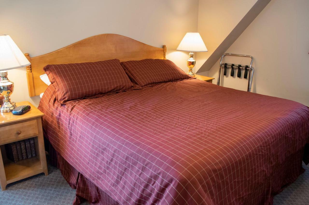 Crandell Mountain Lodge Waterton Park Bagian luar foto